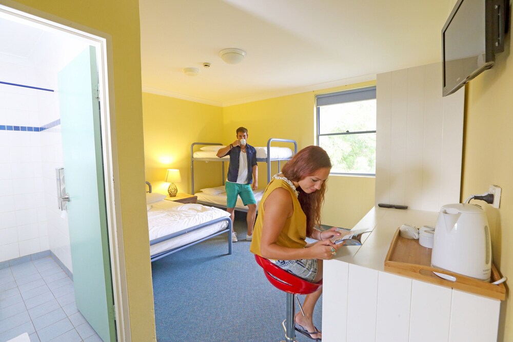 Sydney Beachouse YHA - Backpacker