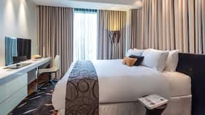 Minibar, két bảo mật tại phòng, bàn