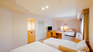Down comforters, in-room safe, desk, blackout drapes