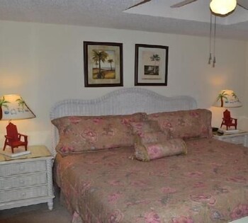 Sunswept Iniums 2018 Room Prices Deals Reviews Expedia Beach Ocean View Featured Image Guestroom