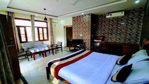 Premium bedding, desk