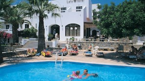 Seasonal outdoor pool, open 8 AM to 8 PM, pool loungers