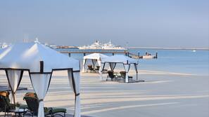 Private beach, white sand, waterskiing, windsurfing