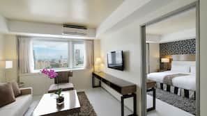 Hypo-allergenic bedding, minibar, in-room safe, desk