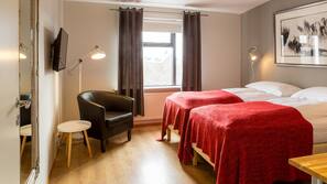 Hypo-allergenic bedding, blackout curtains, cots/infant beds, free WiFi