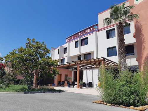 Visit Chateauneuf Les Martigues 2021 Travel Guide For Chateauneuf Les Martigues Marseille Expedia