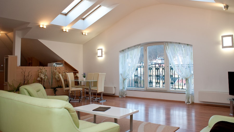 Ontario Hotel Garni