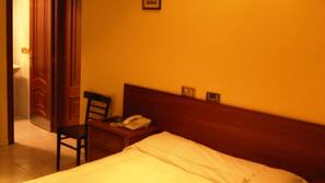Cortinas opacas, camas supletorias, wifi gratis