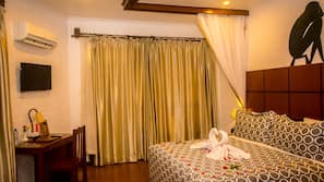 Premium bedding, in-room safe, desk, cribs/infant beds