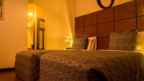 Premium bedding, in-room safe, desk, cribs/infant beds