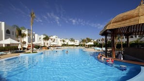 3 outdoor pools, pool umbrellas, pool loungers