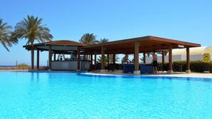 3 outdoor pools, pool umbrellas, pool loungers