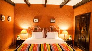 Individually decorated, free cribs/infant beds, free WiFi, bed sheets