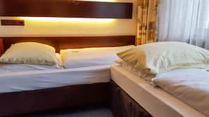 Hypoallergeen beddengoed, een minibar, een bureau, gratis wifi