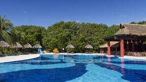 3 outdoor pools, pool umbrellas, sun loungers