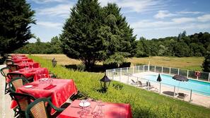 Piscine extérieure (ouverte en saison)
