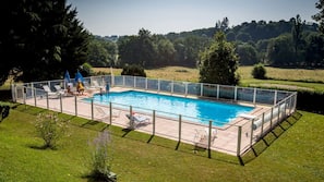 Piscine extérieure (ouverte en saison)