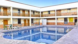2 piscinas al aire libre