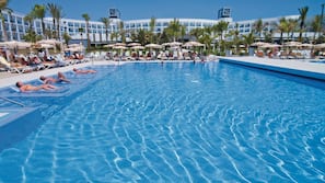 5 piscinas al aire libre, sombrillas, tumbonas
