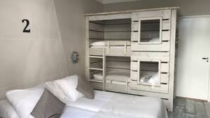 Zimmersafe, kostenpflichtige Babybetten, kostenloses WLAN