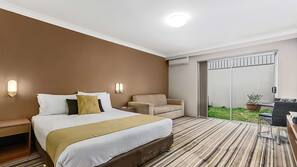 Minibar, iron/ironing board, free WiFi, linens