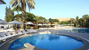 5 outdoor pools