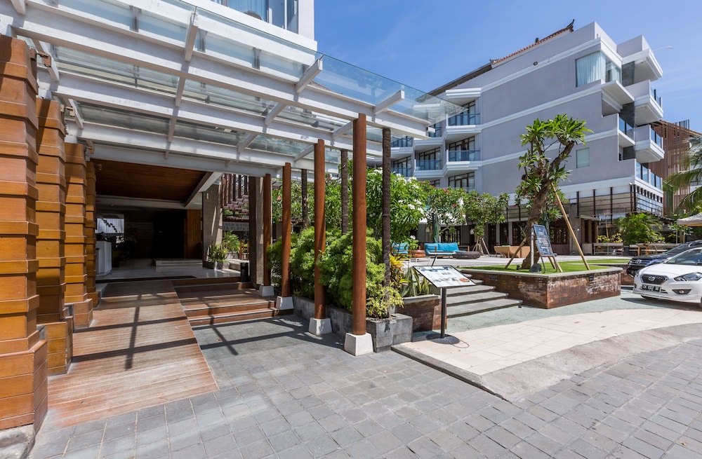 Interior entrance, Wyndham Garden Kuta Beach, Bali - CHSE Certified