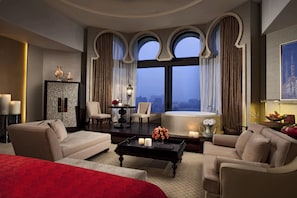 Signature Suite, 1 King Bed, Lake View | Down comforters, minibar, in-room safe, desk