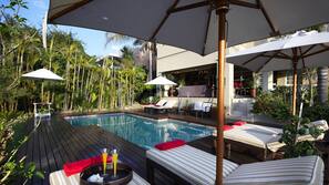 3 piscinas al aire libre, sombrillas, tumbonas