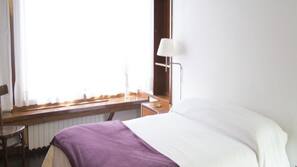 Premium bedding, in-room safe, desk, blackout drapes