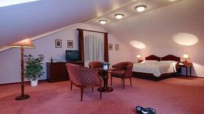 Minibar, in-room safe, desk, iron/ironing board