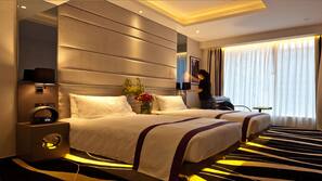 Minibar, coffre-forts dans les chambres, bureau, rideaux occultants