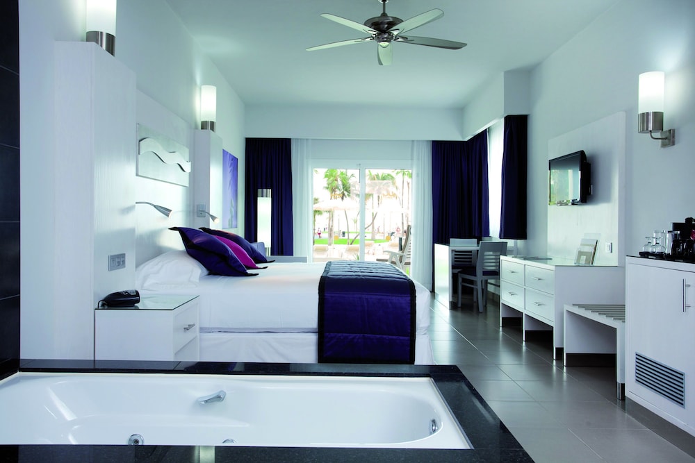 Riu Palace Peninsula - All Inclusive in Cancun | Best Rates & Deals on