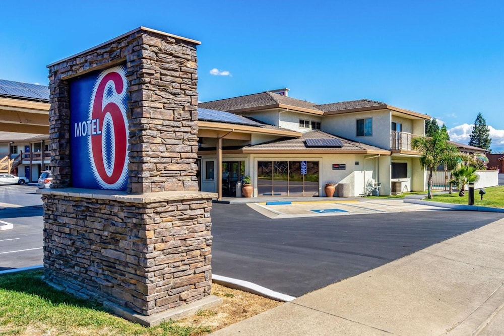 Motel 6 Anderson, CA Redding Airport in Anderson Best Rates & Deals