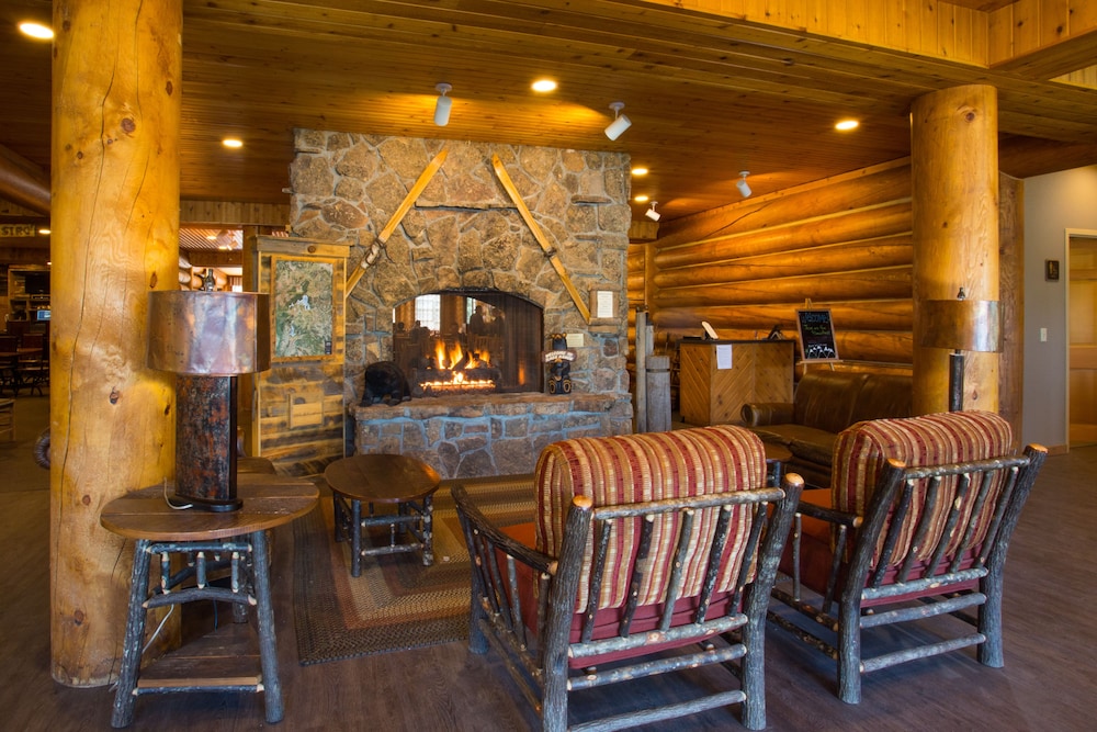 Book Headwater S Lodge Cabins At Flagg Ranch Moran Hotel Deals Lake Featured Image Lobby Sitting Area