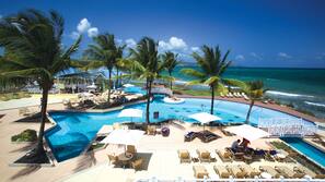 3 outdoor pools, pool umbrellas, sun loungers