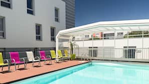 Piscine couverte, piscine extérieure