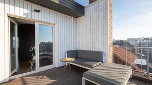 Minibar, escritorio, cortinas opacas