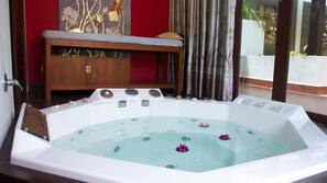室内 SPA 浴缸