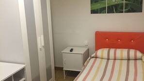 Escritorio, espacio para trabajar con un portátil, wifi gratis