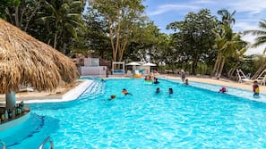 2 outdoor pools, free cabanas, pool umbrellas