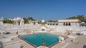 3 outdoor pools, pool umbrellas, sun loungers