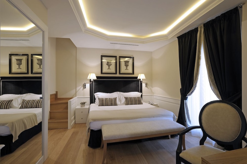 Trevi Palace Luxury Apartments Hotel Trevi Palace Luxury Apartments Hotel