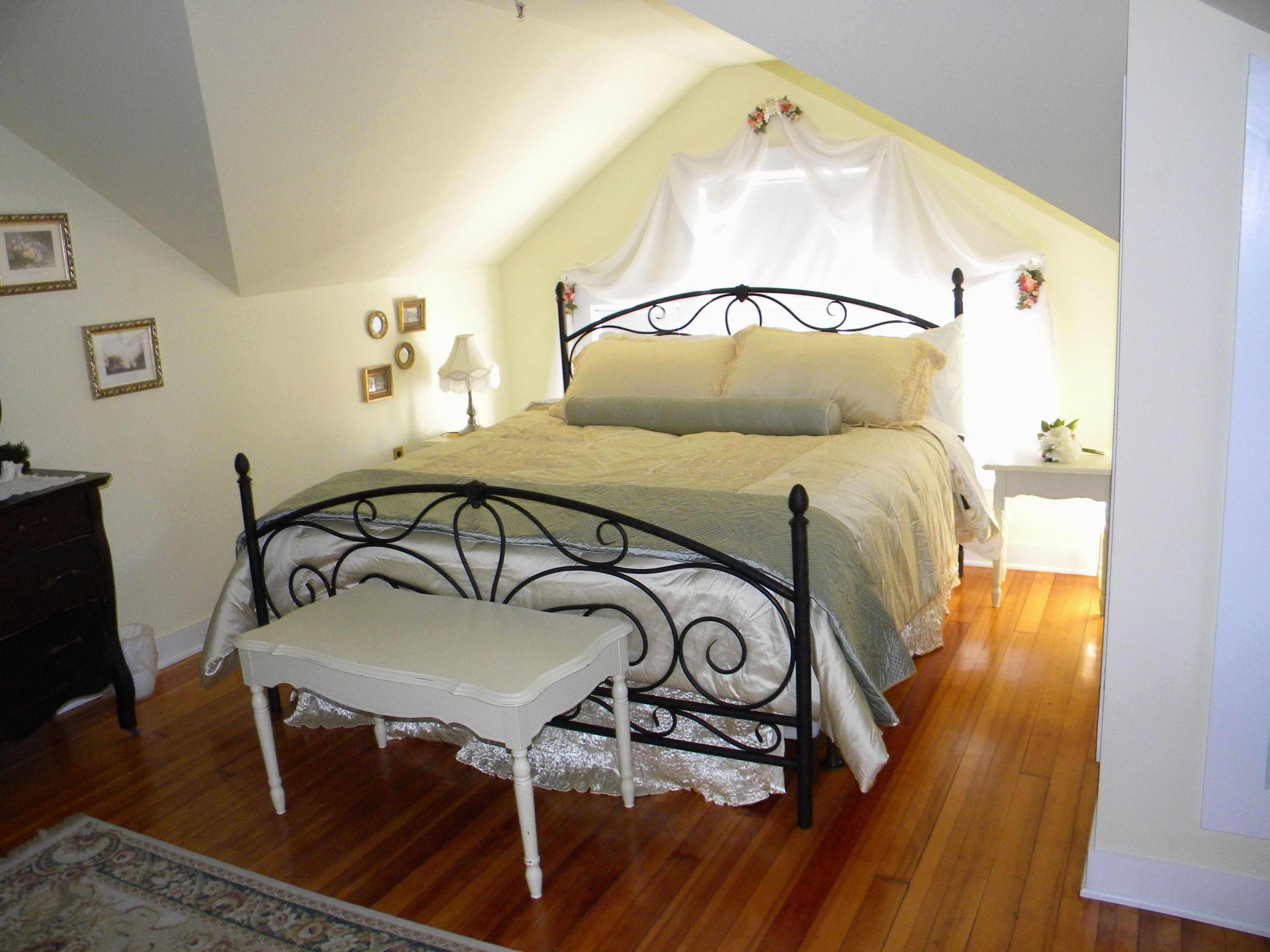 The Decker House Bed \u0026 Breakfast in 