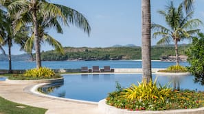 4 outdoor pools, pool cabanas (surcharge), pool loungers