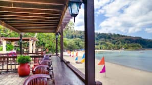 Private beach, sun-loungers, beach umbrellas, beach towels