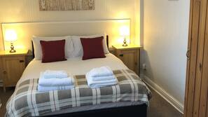 Iron/ironing board, linens
