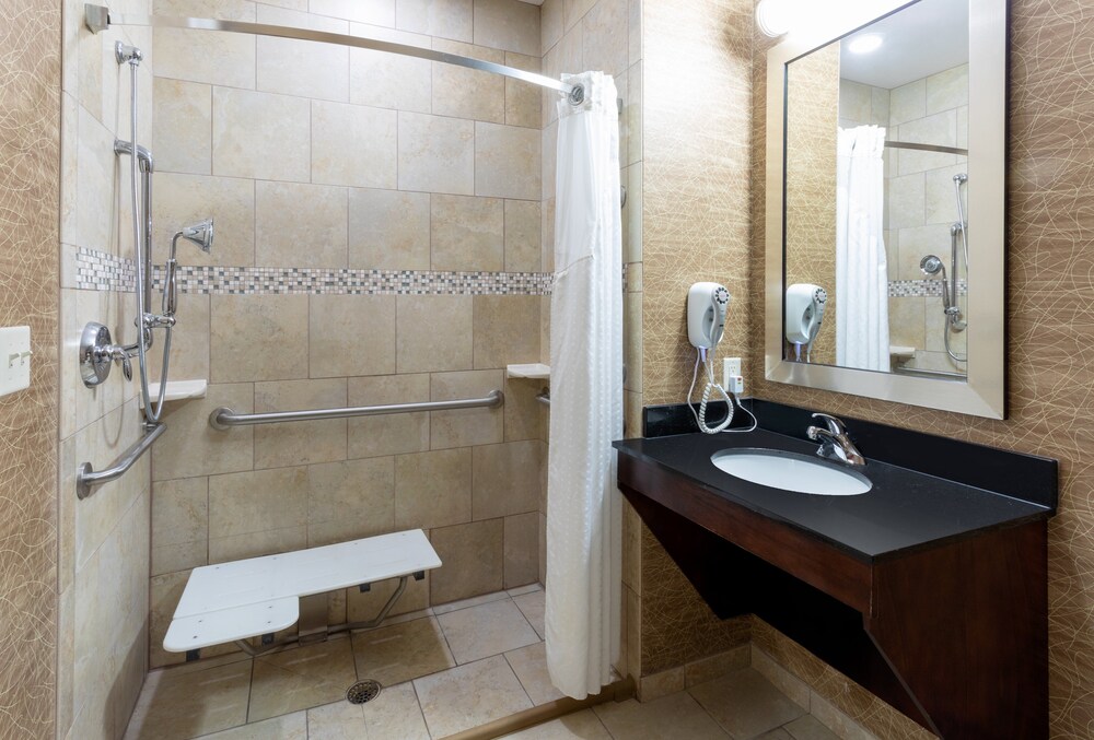 Holiday Inn Express & Suites Rochester – Mayo Clinic Area, an IHG Hotel