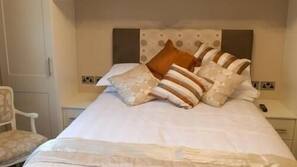 Premium bedding, in-room safe, desk, iron/ironing board