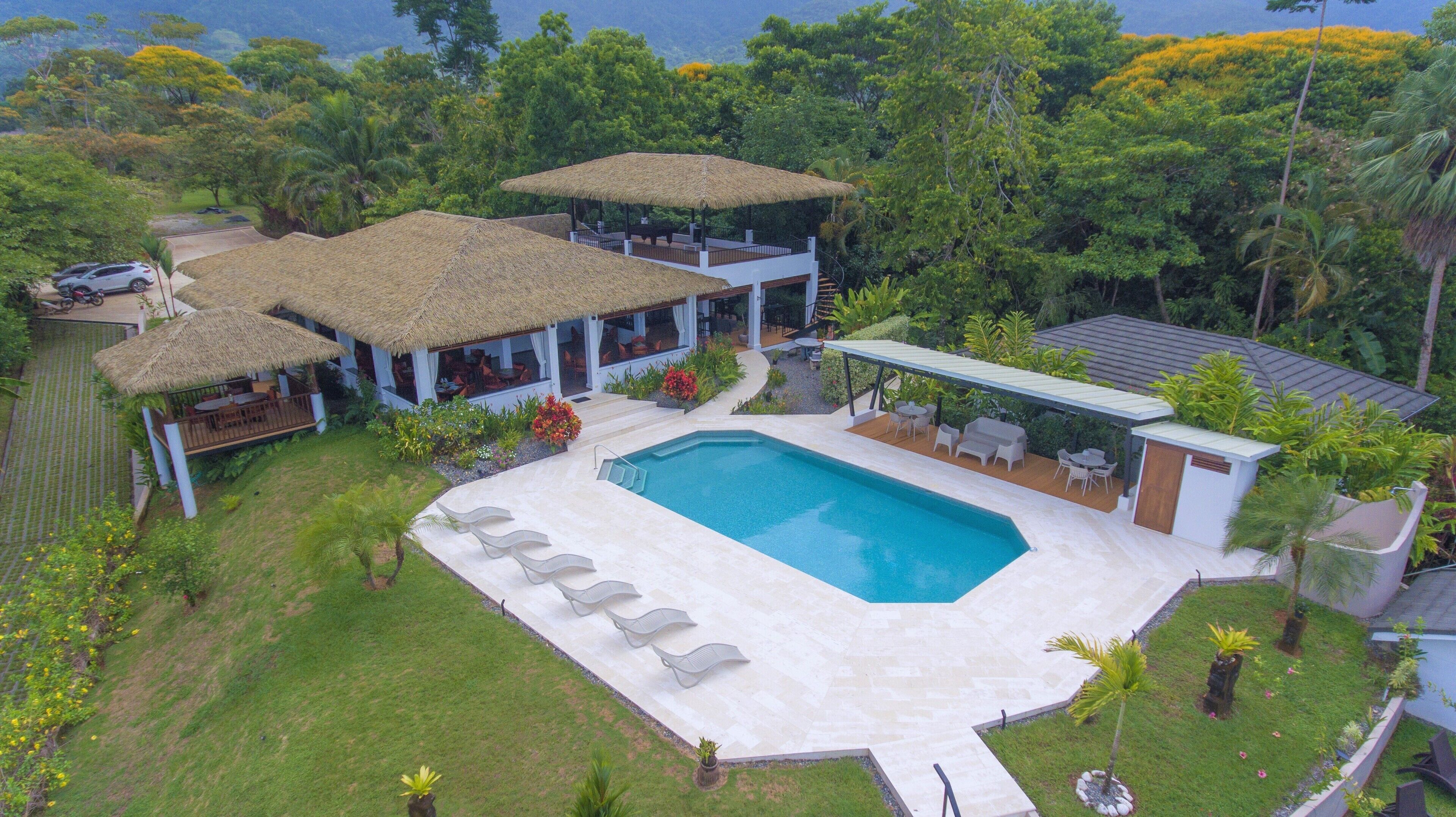 Hotel Ocean Breeze in Ciudad Cortes in Ojochal, Costa Rica